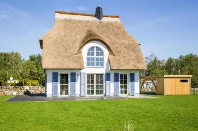 Das Gebäude in dem sich das Ferienhaus befindet