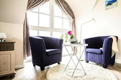 Ein Sitzbereich in der Unterkunft Luxushaus Boddenküste mit Sauna