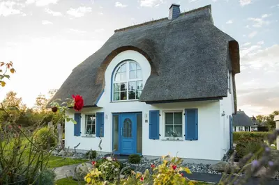 Das Gebäude in dem sich das Ferienhaus befindet