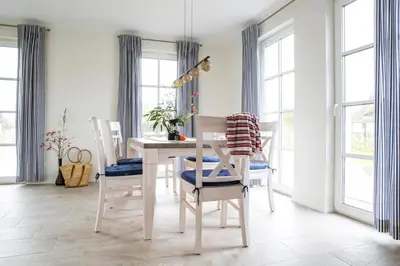 Ein Sitzbereich in der Unterkunft Luxushaus am Bodden mit Sauna