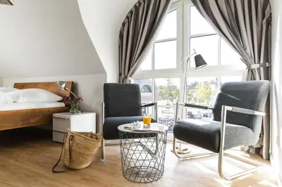 Ein Sitzbereich in der Unterkunft Luxushaus Boddenküste mit Lagune und Sauna