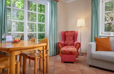 Ein Sitzbereich in der Unterkunft Hotel Schlösschen Sundische Wiese Zingst