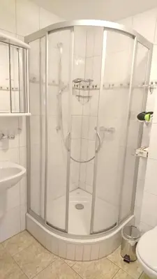 Ein Badezimmer in der Unterkunft Schulstrasse 10a App.
