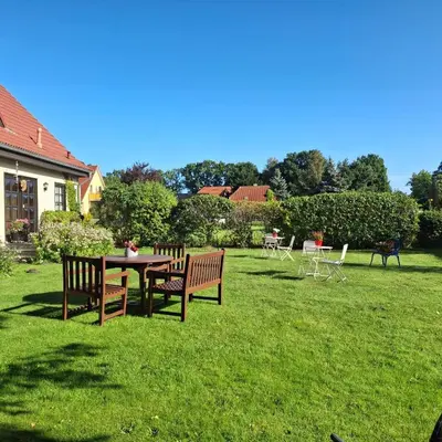 Ein Garten an der Unterkunft Kuhn