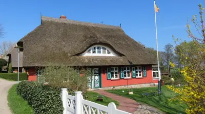 Das Gebäude in dem sich die Ferienwohnung befindet
