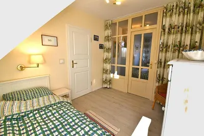 Ein Bett oder Betten in einem Zimmer der Unterkunft Ferienhaussiedlung Strandperlen Küstenhof 5b (Typ X)