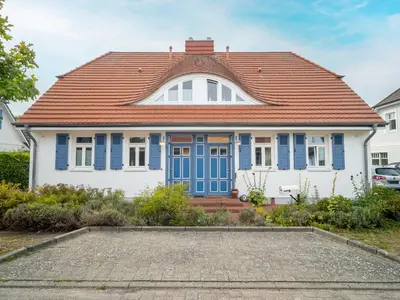 Das Gebäude in dem sich das Ferienhaus befindet