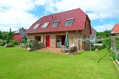 Das Gebäude in dem sich das Ferienhaus befindet