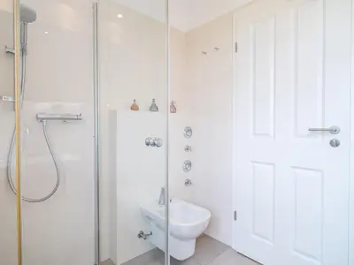 Ein Badezimmer in der Unterkunft Haus STRANDLUST WF-05