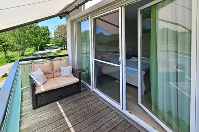 Ein Balkon oder eine Terrasse in der Unterkunft FeWo SEEWIESE