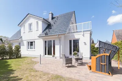 Das Gebäude in dem sich das Ferienhaus befindet