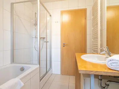 Ein Badezimmer in der Unterkunft Grüne Straße FeWo G4 (DG rechts)
