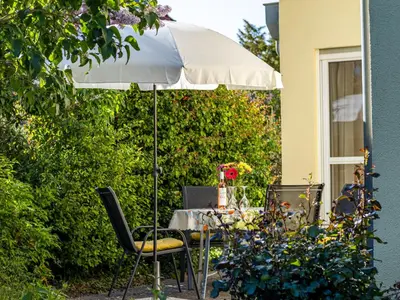 Ein Garten an der Unterkunft Grüne Straße FeWo G5 (EG links)
