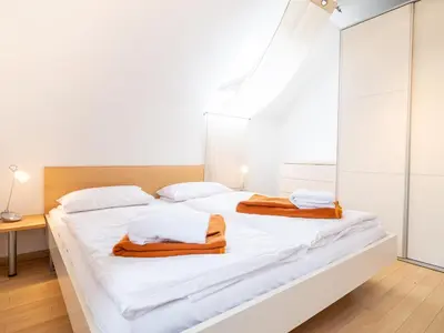 Ein Bett oder Betten in einem Zimmer der Unterkunft Grüne Straße FeWo G7 (DG links)