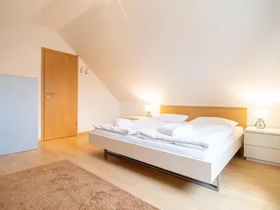 Ein Bett oder Betten in einem Zimmer der Unterkunft Grüne Straße FeWo G7 (DG links)