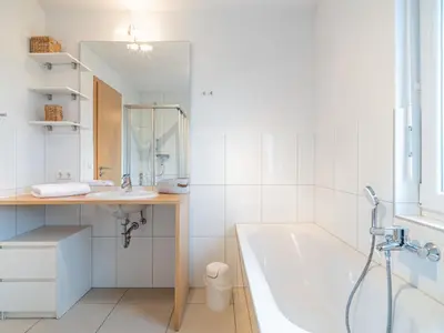 Ein Badezimmer in der Unterkunft Grüne Straße FeWo G8 (DG rechts)