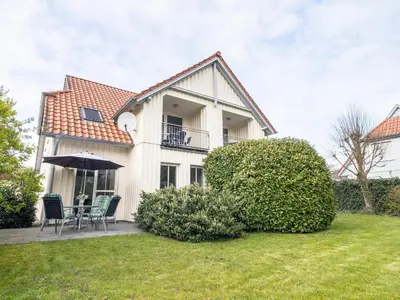 Ein Garten an der Unterkunft Schulstraße FeWo S1 (EG rechts)