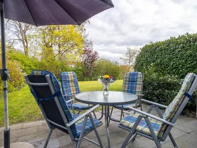 Ein Garten an der Unterkunft Schulstraße FeWo S2 (EG links)