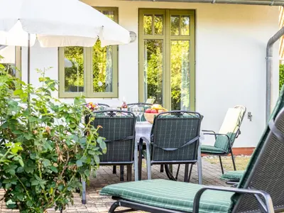 Ein Sitzbereich in der Unterkunft Ferienhaussiedlung Strandperlen Buchenhof 2a (Typ VIII)
