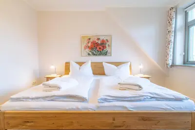 Ein Bett oder Betten in einem Zimmer der Unterkunft Ferienhaussiedlung Strandperlen Buchenhof 2b (Typ VI)