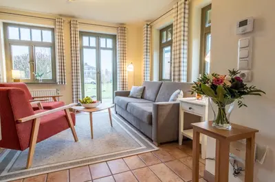 Ein Sitzbereich in der Unterkunft Ferienhaussiedlung Strandperlen Buchenhof 2c (Typ II)