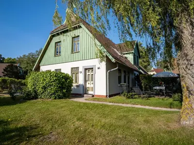 Das Gebäude in dem sich das Ferienhaus befindet