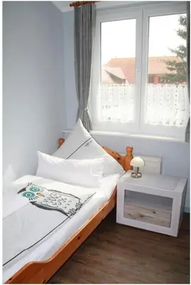 Ein Bett oder Betten in einem Zimmer der Unterkunft FeWo Waldkauz - Ulenhoef