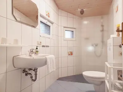 Ein Badezimmer in der Unterkunft FeWo Ahorn - Ulenhoef