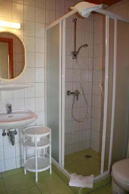 Ein Badezimmer in der Unterkunft FeWo Kiefer - Ulenhoef