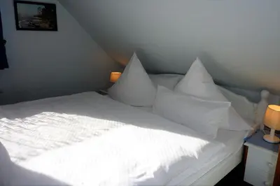 Ein Bett oder Betten in einem Zimmer der Unterkunft FeWo Eibe - Ulenhoef