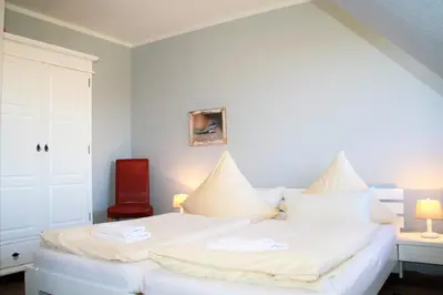 Ein Bett oder Betten in einem Zimmer der Unterkunft FeWo Eiche - Ulenhoef