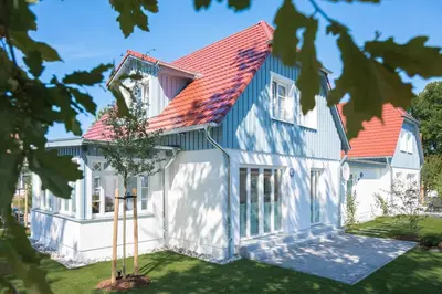 Das Gebäude in dem sich das Ferienhaus befindet