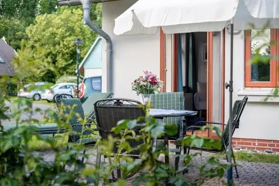 Ein Garten an der Unterkunft Ferienhaussiedlung Strandperlen Buchenhof 1a (Haustyp IV)