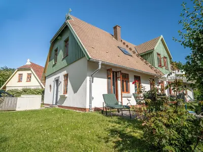 Das Gebäude in dem sich das Ferienhaus befindet