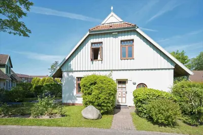 Das Gebäude in dem sich das Ferienhaus befindet
