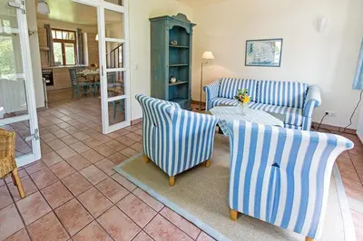 Ein Sitzbereich in der Unterkunft Ferienhaussiedlung Strandperlen Buchenhof 5a (Typ IV)
