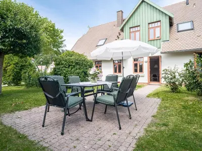 Ein Garten an der Unterkunft Ferienhaussiedlung Strandperlen Buchenhof 1b (Haustyp VI)