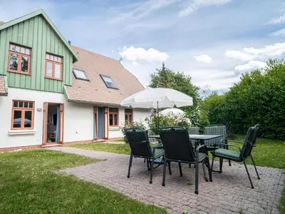 Das Gebäude in dem sich das Ferienhaus befindet