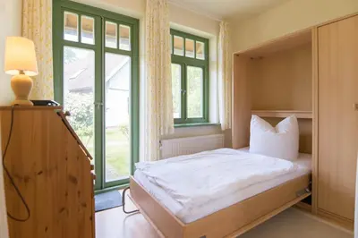 Ein Bett oder Betten in einem Zimmer der Unterkunft Ferienhaussiedlung Strandperlen Buchenhof 6b (Typ III)