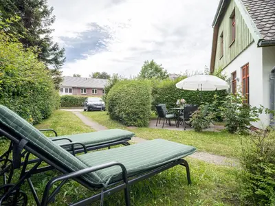 Ein Garten an der Unterkunft Ferienhaussiedlung Strandperlen Buchenhof 1c (Haustyp II)