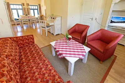 Ein Sitzbereich in der Unterkunft Ferienhaussiedlung Strandperlen Weidenhof 6a (Typ VII)