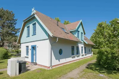 Das Gebäude in dem sich das Ferienhaus befindet