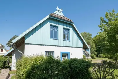 Das Gebäude in dem sich das Ferienhaus befindet