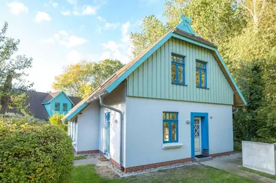 Das Gebäude in dem sich das Ferienhaus befindet