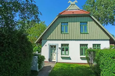 Das Gebäude in dem sich das Ferienhaus befindet