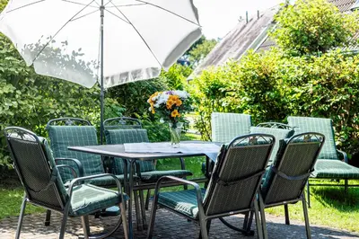 Ein Garten an der Unterkunft Ferienhaussiedlung Strandperlen Sanddornhof 4a (Typ IX)