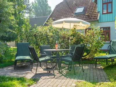 Ein Garten an der Unterkunft Ferienhaussiedlung Strandperlen Sanddornhof 5b (Typ V)