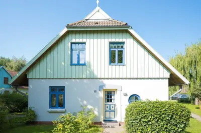 Das Gebäude in dem sich das Ferienhaus befindet