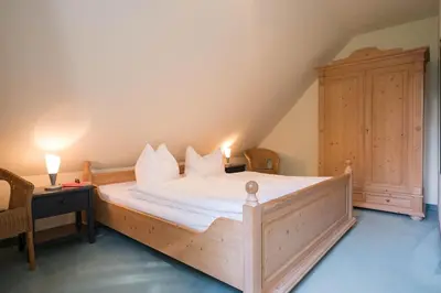Ein Bett oder Betten in einem Zimmer der Unterkunft Ferienhaussiedlung Strandperlen Sanddornhof 5d (Typ IV)