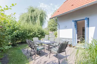 Ein Garten an der Unterkunft Ferienhaussiedlung Strandperlen Sanddornhof 6a (Typ VII)